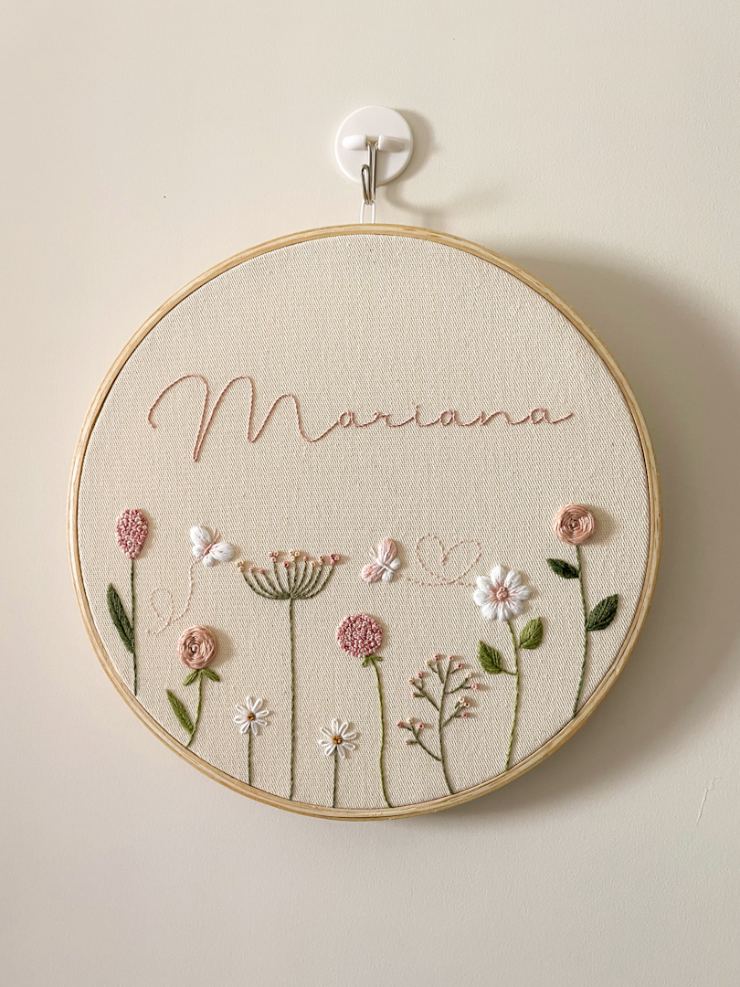 Porta maternidade bordado personalizado