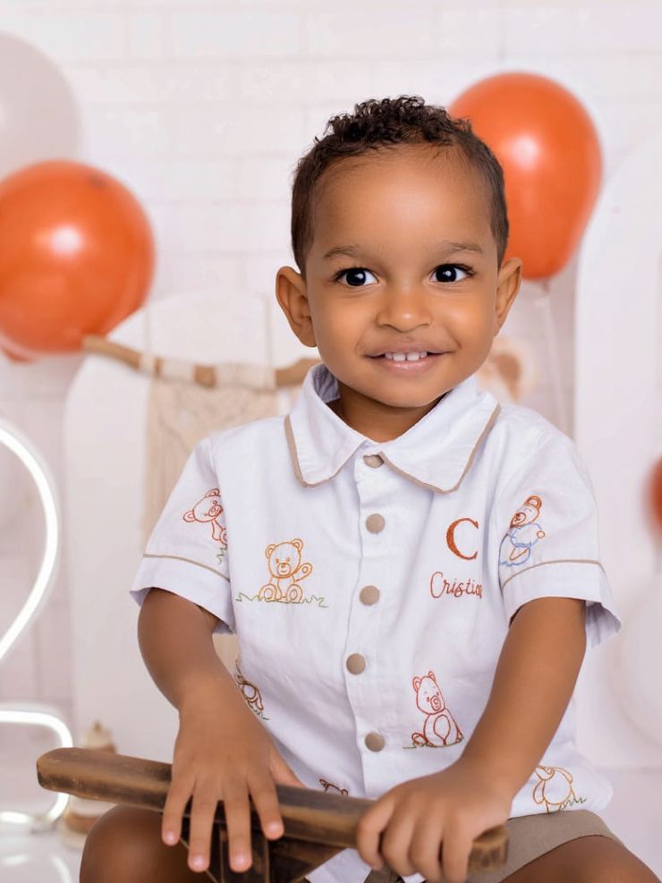 Roupa infantil bordada